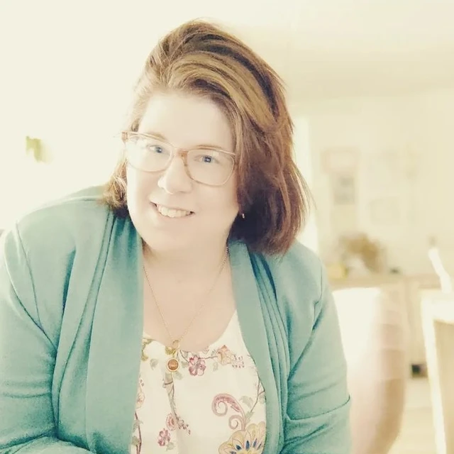 Anjola aan de Koffietafel