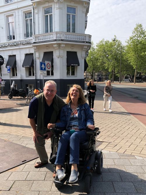 Amsterdams avontuur - Zoevendemama - voor het Leonardo hotel in Amsterdam
