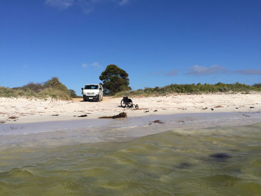 Aan het strand - Op weg naar vrijheid - GRATIS korte verhaal over mijn reis door Australië - Claudia Stinne