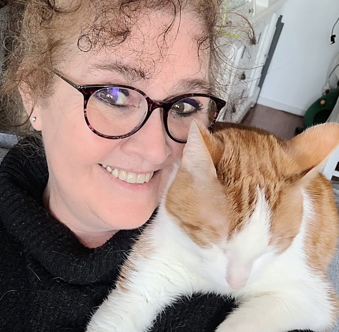 Lizette met rode kat James over huisdier en herinneringen