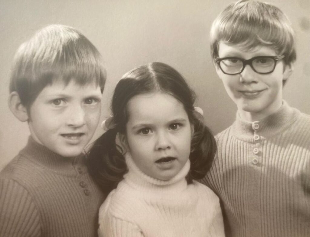 Wat is je grootste jeugdzonde - samen met mijn broer op de foto over onze jeugdzonde - 1000 vragen challenge